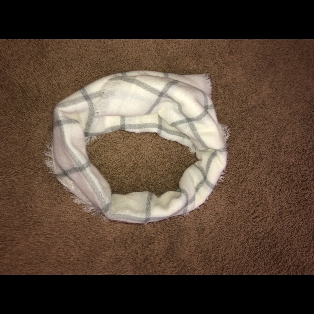 Scarf - Picture 2 of 4